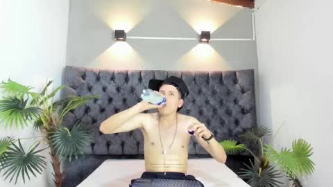 Snapshot of esteban_2102 chatting on 01-07-26, 07:38 ESTEBAN online show from 01-07-26, 07:38