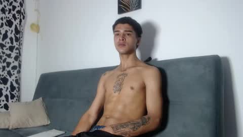 Snapshot of estebanjm22 chatting on 05-08-26, 11:15 Esteban online show from 05-08-26, 11:15