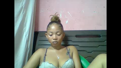 estelah20 online show from 03-05-26, 08:32