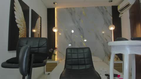 Estephany online show from 12-26-24, 05:51