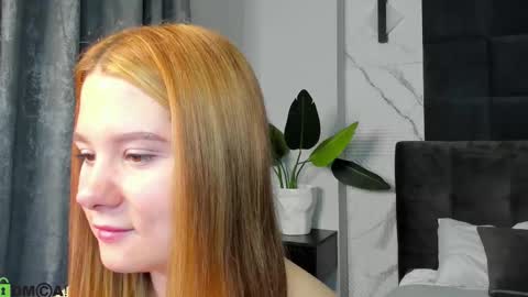 Ester online show from 09-28-25, 12:43