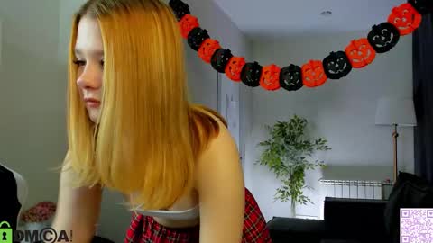 Ester online show from 10-30-25, 12:45