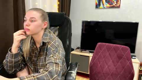 Ester online show from 03-01-26, 07:05