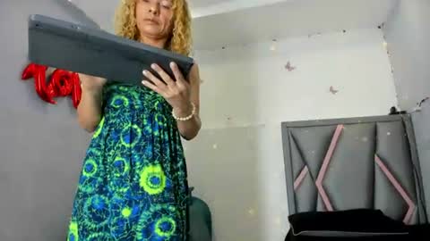 Snapshot of esterlindez chatting on 07-31-26, 07:57 esterlindez online show from 07-31-26, 07:57