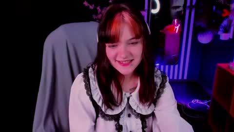 Ester  online show from 05-19-26, 09:10