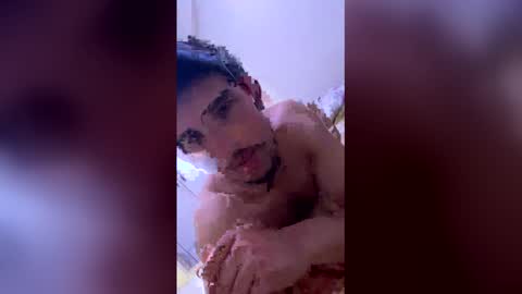 Snapshot of estetikmen chatting on 05-17-26, 07:32 Estetikmen online show from 05-17-26, 07:32