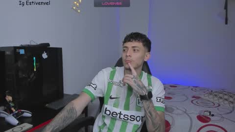 Snapshot of estivenvel chatting on 03-10-26, 11:10 estivenvel online show from 03-10-26, 11:10