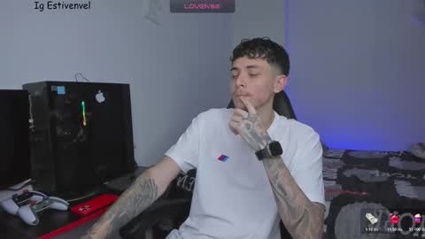 Snapshot of estivenvel chatting on 03-11-26, 11:44 estivenvel online show from 03-11-26, 11:44