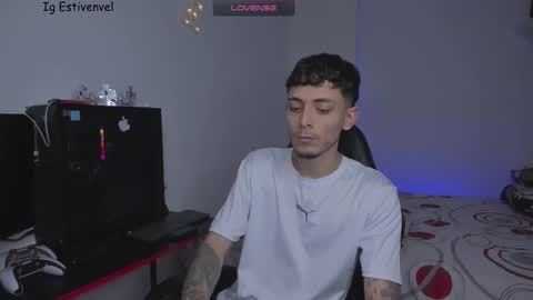 Snapshot of estivenvel chatting on 03-12-26, 10:05 estivenvel online show from 03-12-26, 10:05