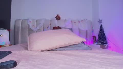 Estrella online show from 12-19-25, 12:01