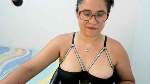 Snapshot of estrellajunior chatting on 07-08-26, 02:27 estrellajunior online show from 07-08-26, 02:27