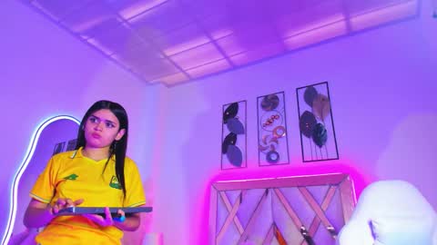 Estrella  online show from 02-10-26, 01:15