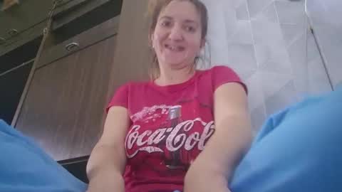 Snapshot of estrellawalters chatting on 12-15-25, 08:18 estrellawalters online show from 12-15-25, 08:18