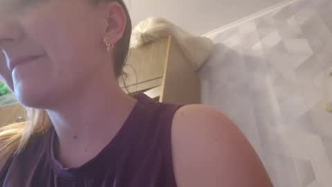 Snapshot of estrellawalters chatting on 05-01-26, 02:43 estrellawalters online show from 05-01-26, 02:43