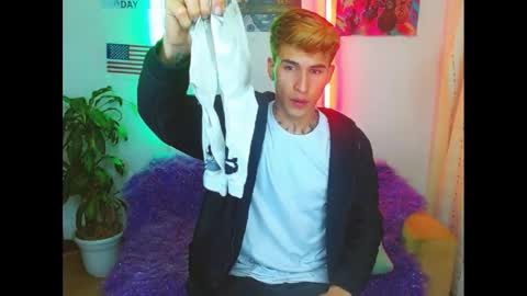 Snapshot of estrellita__jordan chatting on 02-06-25, 02:33 JORDAN online show from 02-06-25, 02:33