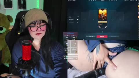 Aura online show from 04-17-26, 01:25