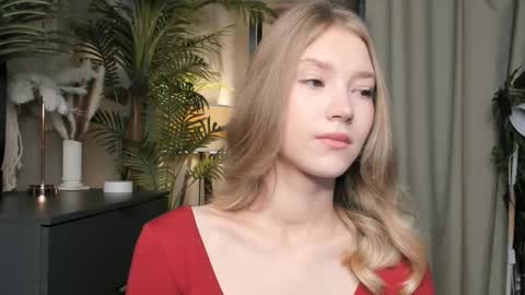 Snapshot of eternity_cuite chatting on 10-25-25, 05:48 Natalie online show from 10-25-25, 05:48