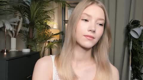 Snapshot of eternity_cuite chatting on 10-26-25, 05:57 Natalie online show from 10-26-25, 05:57