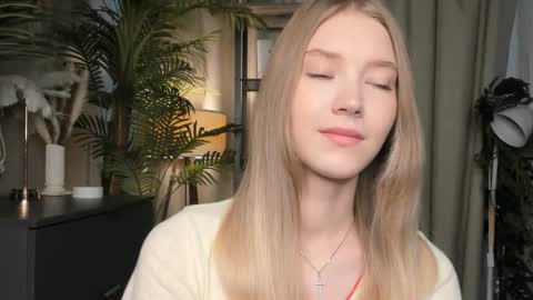 Snapshot of eternity_cuite chatting on 11-08-25, 05:40 Natalie online show from 11-08-25, 05:40