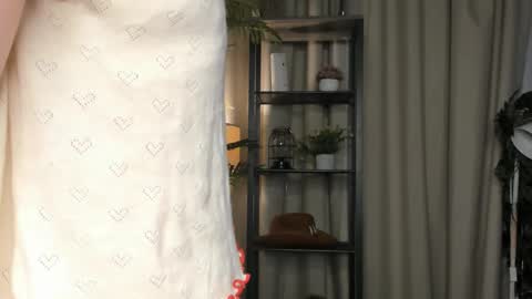 Snapshot of eternity_cuite chatting on 11-14-25, 05:39 Natalie online show from 11-14-25, 05:39