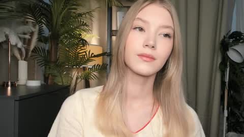 Snapshot of eternity_cuite chatting on 11-16-25, 05:46 Natalie online show from 11-16-25, 05:46