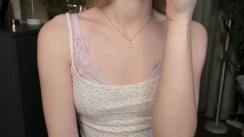 Snapshot of eternity_cuite chatting on 11-20-25, 05:51 Natalie online show from 11-20-25, 05:51