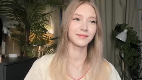 Snapshot of eternity_cuite chatting on 11-21-25, 05:39 Natalie online show from 11-21-25, 05:39