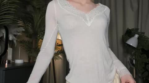 Snapshot of eternity_cuite chatting on 11-26-25, 05:41 Natalie online show from 11-26-25, 05:41