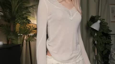 Snapshot of eternity_cuite chatting on 12-05-25, 05:49 Natalie online show from 12-05-25, 05:49