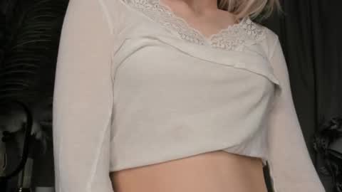 Snapshot of eternity_cuite chatting on 12-18-25, 05:46 Natalie online show from 12-18-25, 05:46