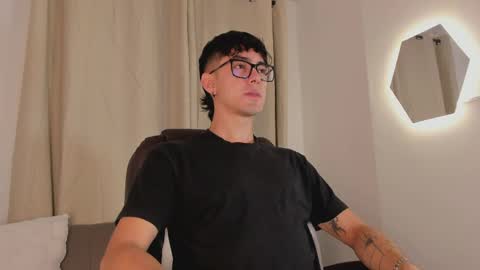 etham_wolf1 online show from 04-08-26, 05:35