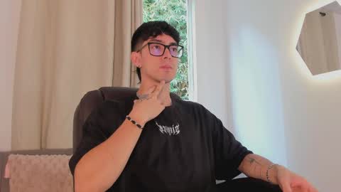 etham_wolf1 online show from 04-15-26, 05:31