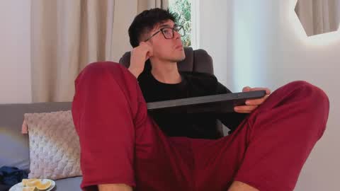 etham_wolf1 online show from 04-16-26, 04:52
