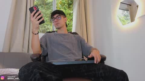 etham_wolf1 online show from 05-01-26, 06:01