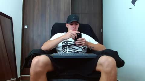 ethangreey1 online show from 02-05-25, 03:09