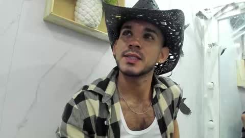 Snapshot of ethangrey_ chatting on 10-22-25, 11:32 Ethan Grey online show from 10-22-25, 11:32