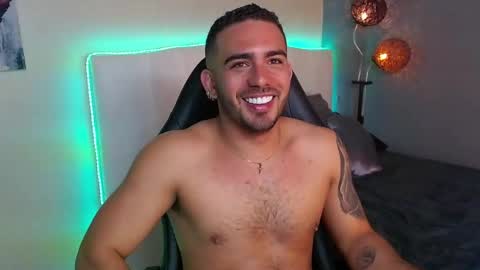 Snapshot of ethanhairy chatting on 06-04-26, 10:38 Ethan online show from 06-04-26, 10:38