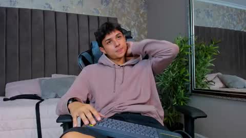 ethanlowell online show from 09-10-25, 05:07