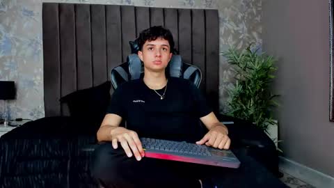 ethanlowell online show from 10-09-25, 08:23