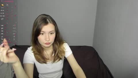 Veronica Tiia Lilith left to right online show from 11-09-25, 04:49