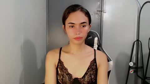 Snapshot of euniceariella21 chatting on 12-13-24, 01:55 YELLA online show from 12-13-24, 01:55