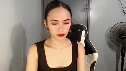 Snapshot of euniceariella21 chatting on 12-23-24, 11:14 YELLA online show from 12-23-24, 11:14