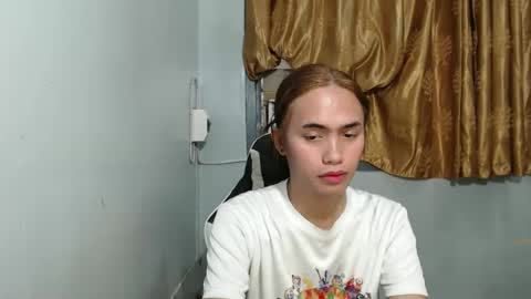 Snapshot of euniceariella21 chatting on 01-16-25, 10:02 YELLA online show from 01-16-25, 10:02