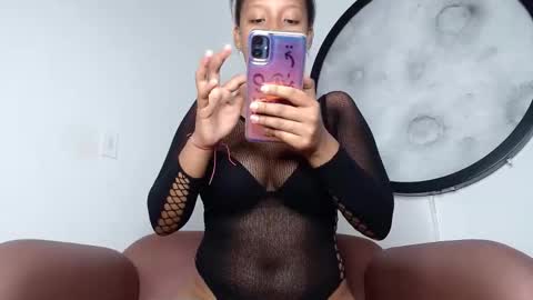 euphoria_06 online show from 12-21-25, 04:08