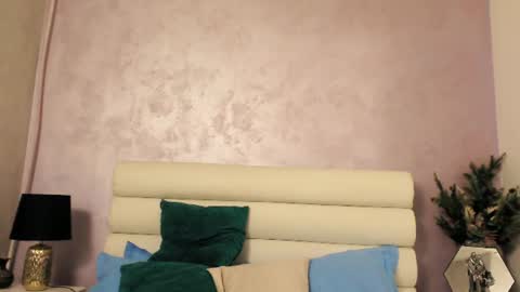 euphoriaelle online show from 06-24-26, 04:11