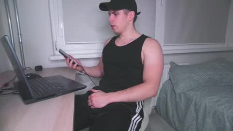 Snapshot of europeanjock chatting on 11-13-25, 04:39 europeanjock online show from 11-13-25, 04:39