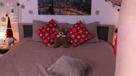 Snapshot of eva__si chatting on 12-18-25, 10:10 Eva online show from 12-18-25, 10:10