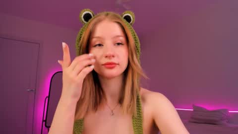 Snapshot of eva_davi chatting on 02-27-25, 05:13 Eva Davis online show from 02-27-25, 05:13