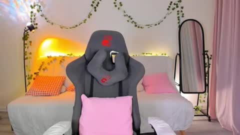 Snapshot of eva_davi chatting on 09-21-25, 02:13 Eva Davis online show from 09-21-25, 02:13