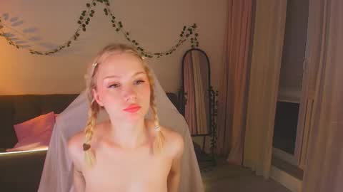 Snapshot of eva_davi chatting on 10-29-25, 02:25 Eva Davis online show from 10-29-25, 02:25